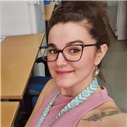 Profesora de Biología apta para todos los niveles, con un enfoque personalizado y práctico del aprendizaje.